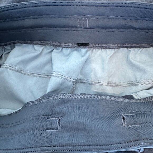 Lululemon Size Medium T.H.E. Short 9" *Linerless Gravel Dust Iron Blue Multi - Picture 8 of 9